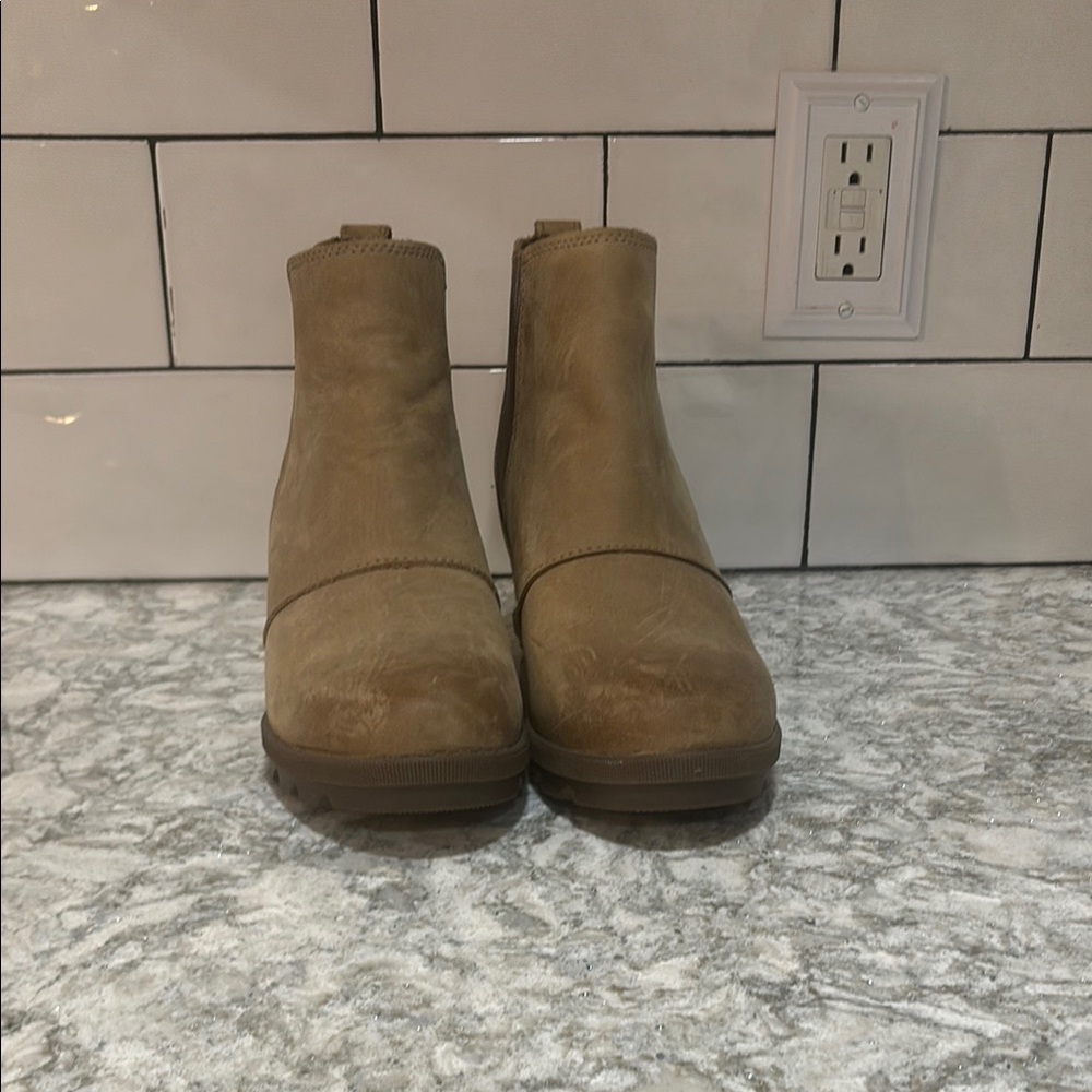 tan sorel ankle boots